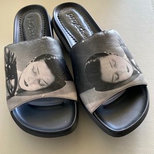 Artsy slide sandals size 7 comfy